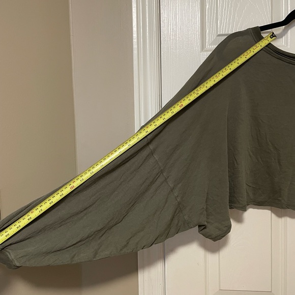 Under Ella Long Sleeved Cropped Tee in Army Green by Urban Outfitters - Picture 7 of 7